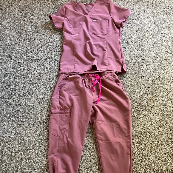 Figs scrubs - Picture 1 of 5